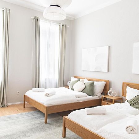 Spacious Apartment, 3 Min To U1 Reumannplatz ウィーン エクステリア 写真