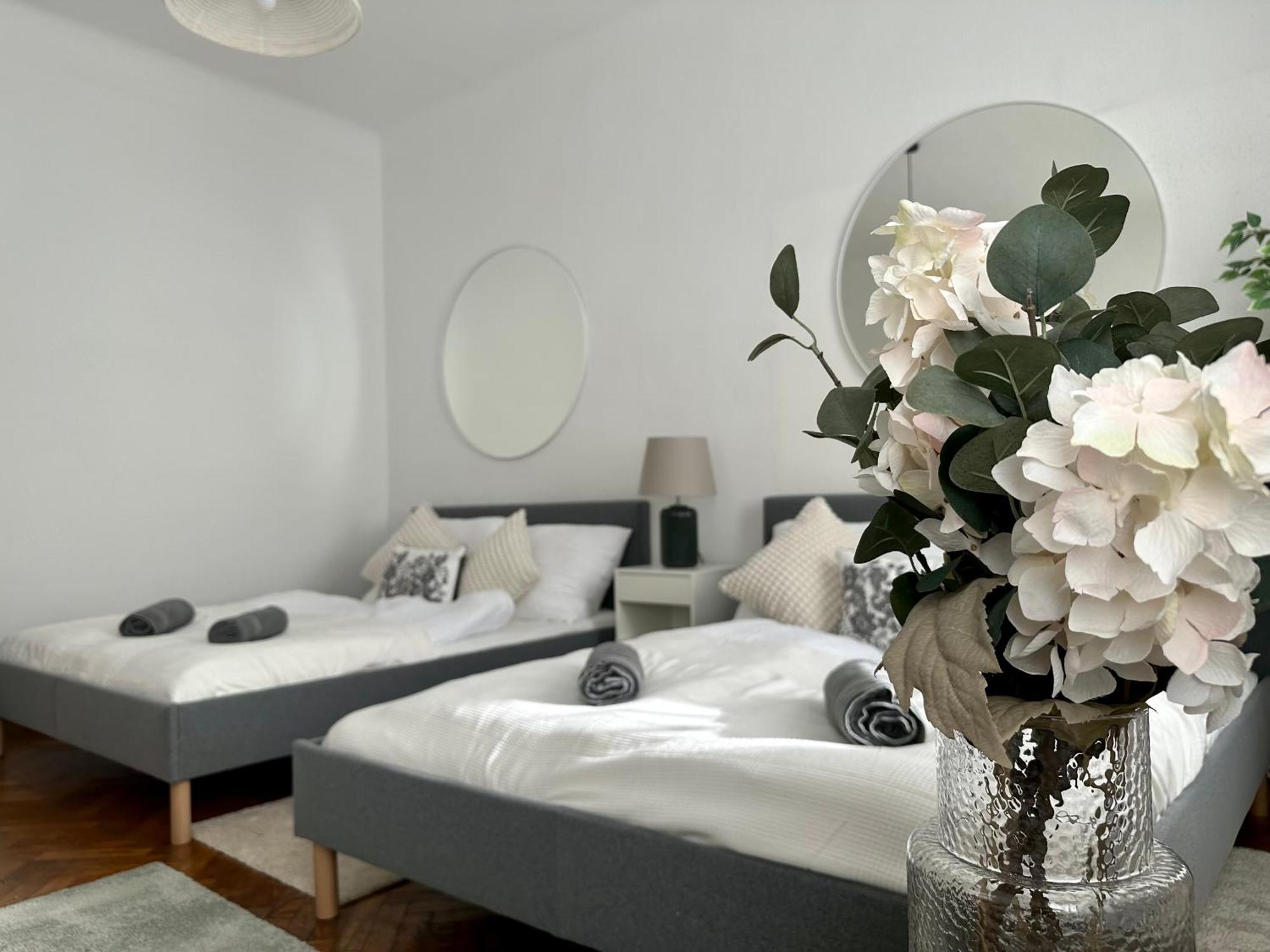 Spacious Apartment, 3 Min To U1 Reumannplatz ウィーン エクステリア 写真