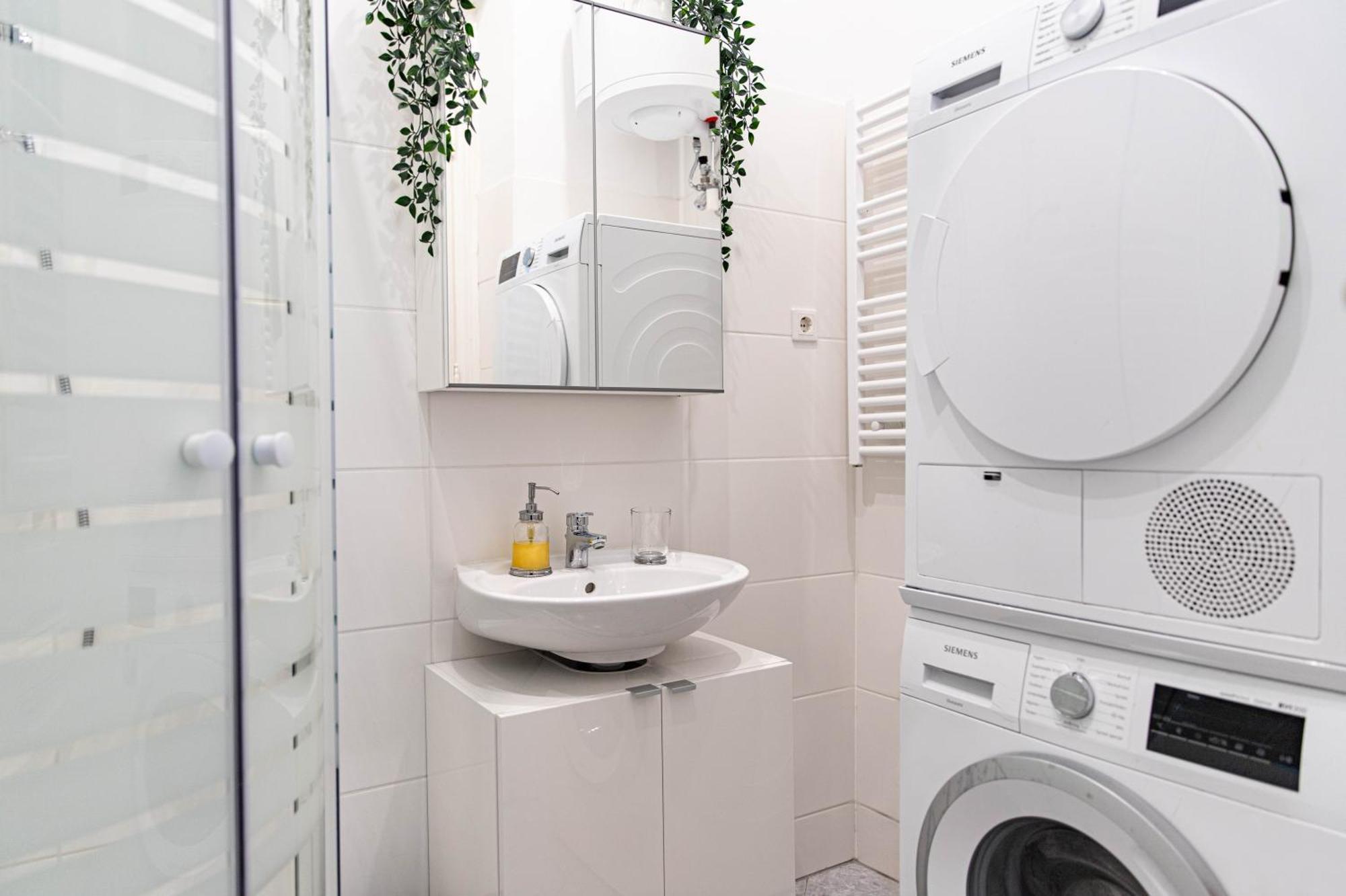 Spacious Apartment, 3 Min To U1 Reumannplatz ウィーン エクステリア 写真